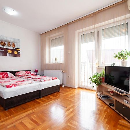 Momo'S Studio Apartment Subotica Eksteriør billede