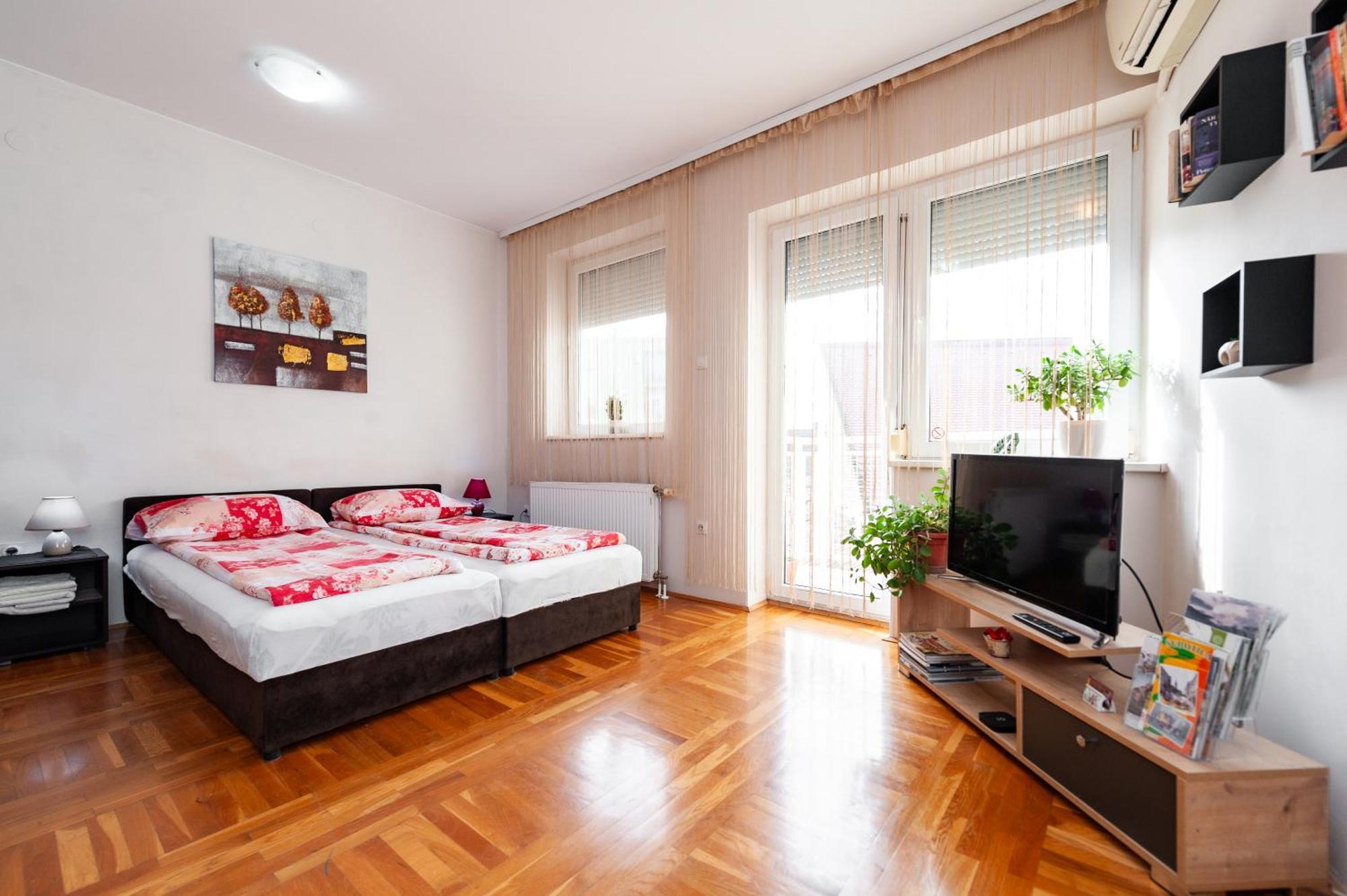 Momo'S Studio Apartment Subotica Eksteriør billede